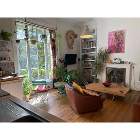 Artistic spacious flat in central Brixton