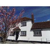 Award Winning Stunning 1700's Grd 2 listed cottage near Stonehenge - Elegantly Refurbished Throughout -