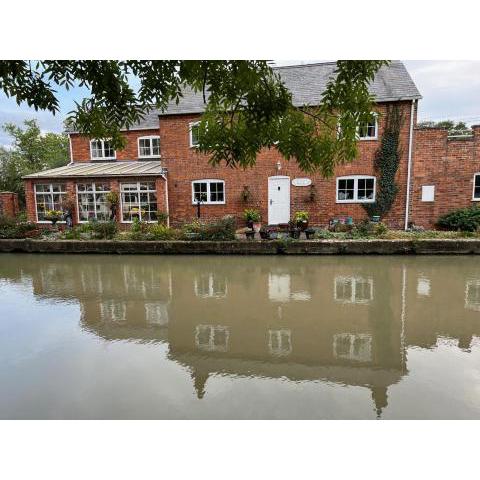 Canalside B and B