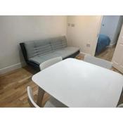 Charming Basement Flat A