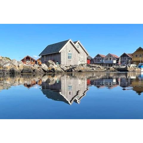Cottage 2 meters from the sea, Bekkjarvik, 60 km from Bergen