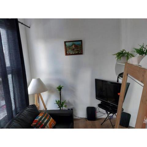 Cozy 3 Bedroom Flat, Sleep 6 with free wifi & car parking