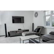 Floral, 5 Bed House in London with Garden, Parking