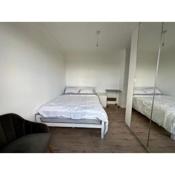 Large Guest room overlooking London