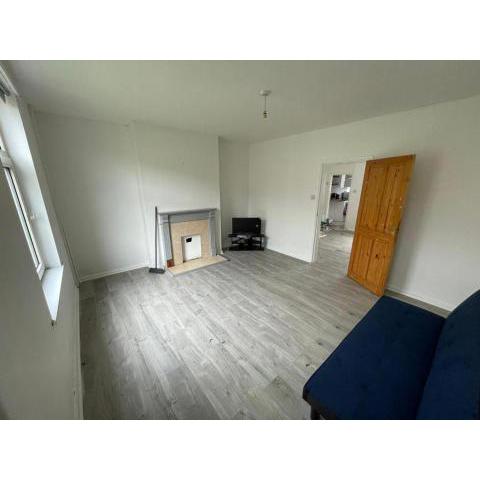 Lovely and bright 2 bed house