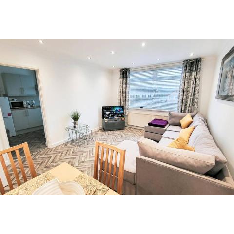 Lovely & modern 2-Bedroom Flat in Tonteg
