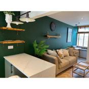 Luxurious one-bedroom seaside apartment
