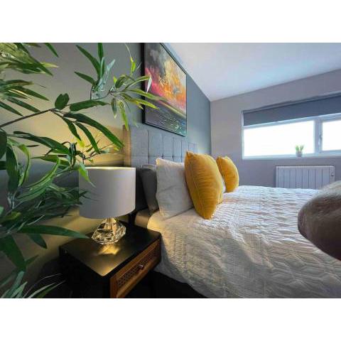 Luxury 1 bed Flat + sofa bed- Dudley