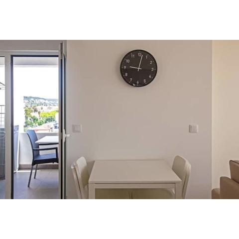 Magnificent 1 Bedroom Apartment With Views Over The Ocean