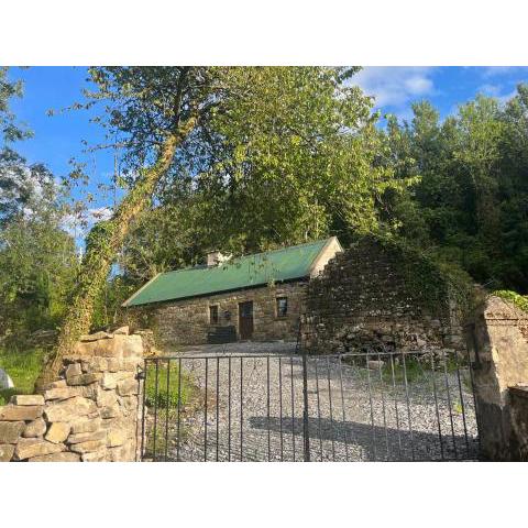 Na Fianna Traditional Irish Cottage