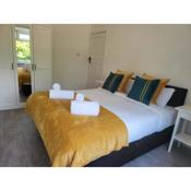 NEW TO MARKET - Lemsford Home, Hatfield - Contractors, Relocators, Engineers, Parking for 2 Cars or a Van, LongStay Discounts
