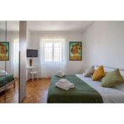 Parking and Comfort - Spacious Apt up to 8 Pax