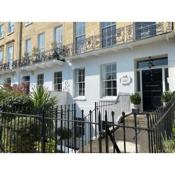 Quirky two bed apartment in Cheltenham town centre