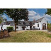 Rustic 5 Bed Farm House in Derbyshire, sleeps 9