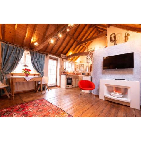 Snow Cottage laid back style with footpaths to a great Macro Brewery Pub