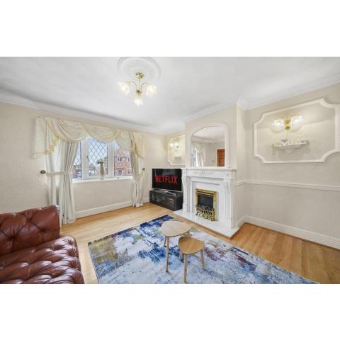 Spacious 3 bedrooms house, can host up to 5 guests in Bolton Upon Dearne