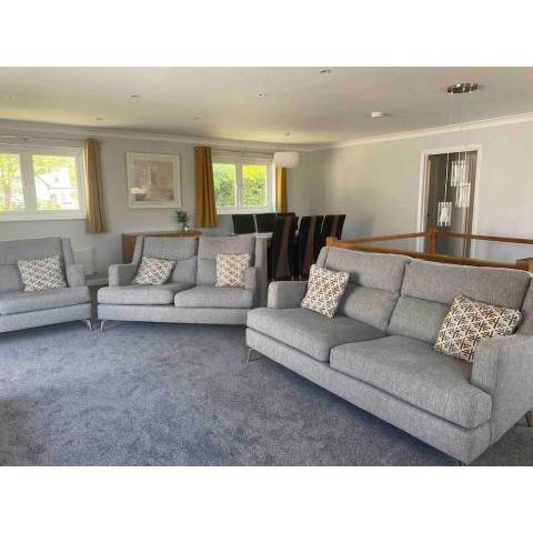 Spacious home, village location near south coast