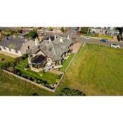 Stunning Central Villa by Golf Course & Beach