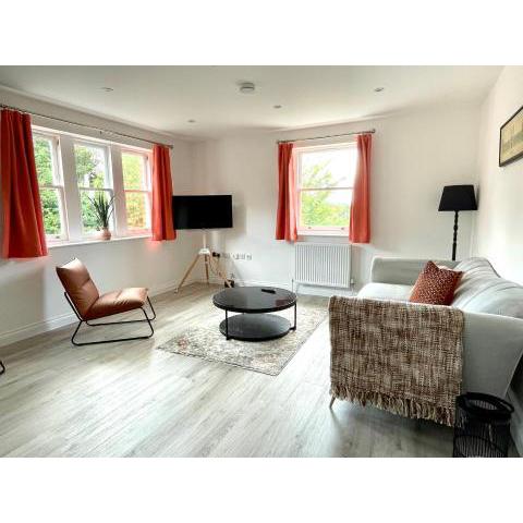 Stylish Central Reading Apartment - Free Parking